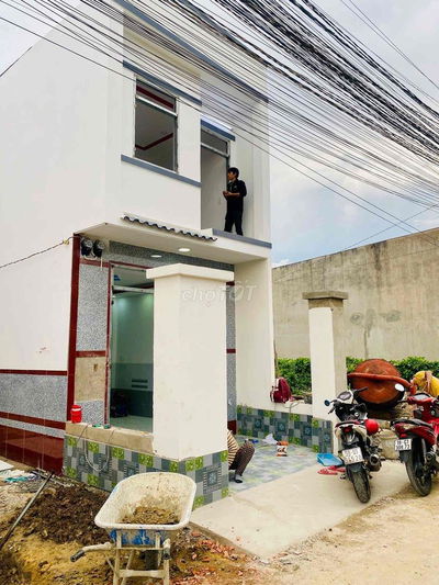 nhà đang hoàn thiện 95%