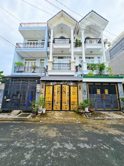 Nhà mới kiên cố ở ngay, đường 8m, có gara ô tô, 3PN 4WC nhỉnh 4 tỷ