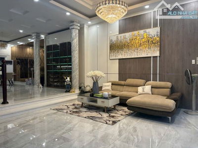 27,5 tỷ! Bán gấp nhà Quận 1 - 6,4x18m - 1 trệt, 3 lầu ngay công viên Lê Văn Tám