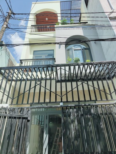 Nhà mới 1 Trệt 2 Tầng Lầu . Hẻm xe hơi cách Bình Hoà 24 chỉ 50m 2 lầu
