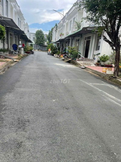 CHO THUÊ NHÀ TRỆT LẦU RỘNG ĐẸP - LỘ NHỰA - KDC HOÀNG QUÂN CẦN THƠ