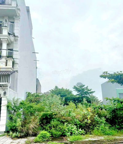 BÁN LÔ ĐẤT ĐẸP 122M² SÁT VÁCH DỰ ÁN DRAGON VILLAGE, PHÚ HỮU QUẬN 9
