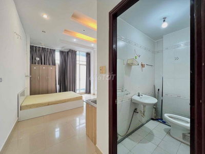 STUDIO BAN CÔNG CỬA SỔ SIÊU LỚN LÝ THÁI TỔ QUẬN 10 FULL NỘI THẤT