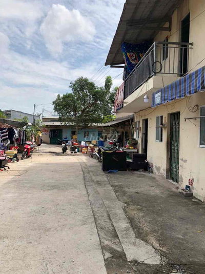 nhà có gác có máy lạnh giờ tự do giáp nhiều quận 8-7-5-1-khu Trung Sơn