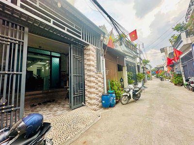 Bán nhà 3 tầng đẹp 103m² – ô tô đậu cửa – sổ riêng – Dĩ An giá tốt