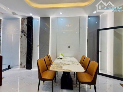 Bán nhà đẹp đường Hoàng Việt, Tân Bình / 60m2 / 2 tỷ 190 triệu / sổ hồng riêng