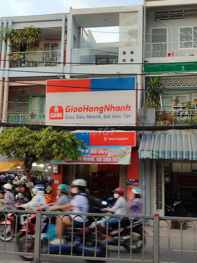 Mặt tiền Bà Hom 4x30 2 lầu sát chợ Phú Lâm nhà đẹp