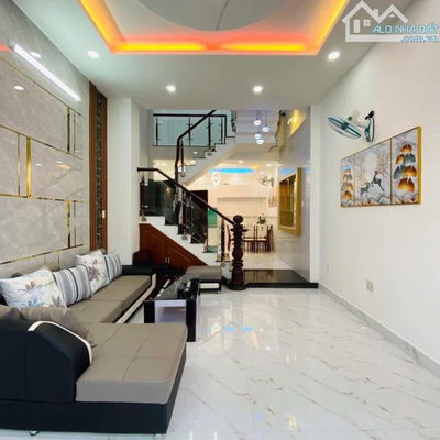 Bán nhà ngay Hoàng Việt, Tân Bình. Giá: 2 tỷ 610tr, dt: 80m2, Sổ hồng riêng công chứngngay