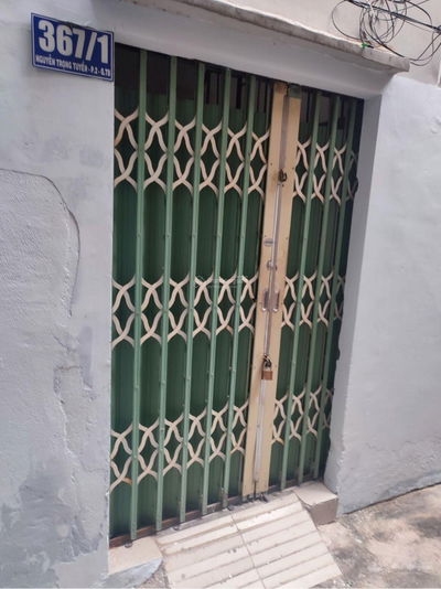 Cho thuê nhà nguyên căn, 1 trệt, 1 lửng ,2 lầu, 367/1 Nguyễn Trọng Tuyển, Tân Bình. Giá 5.500.000