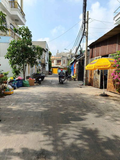 BÀ CHỊ GỬI BÁN LÔ ĐẤT 90M2-GIÁ 1 TỶ 840 TR- GẦN CHỢ ĐẦU MỐI HÓC MÔN