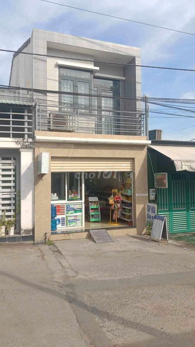 Cô Hằng Cần Bán nhà tạp hoá 890tr, SHR, ngay chợ Bình Chánh