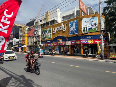 Biệt Thự Xây Chắc Chắn Giao Thông Thuận Tiện - Căn Nhà Tài Lộc