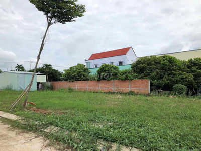 chính chủ bán đất dt 106,5m2 giá 545tr full thổ Gò Công