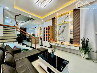 Nhà đẹp giá chỉ 2 tỷ 516tr ngay Hoàng Việt, Tân Bình. Sổ hồng riêng, đường ô tô 6.5m