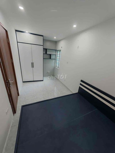 Nhà dân xây mới, ngõ ô tô thông, sân để xe, giá tốt : 41m2 , 3 tầng .