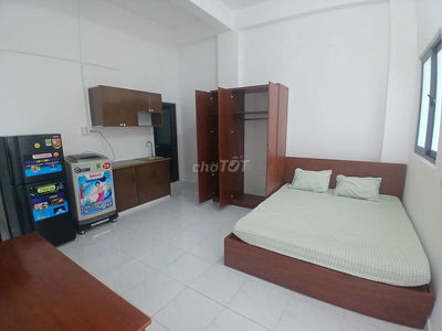 Cách Đại học Sài Gòn 700 m, giờ tự do, phòng máy lạnh nội thất cơ bản