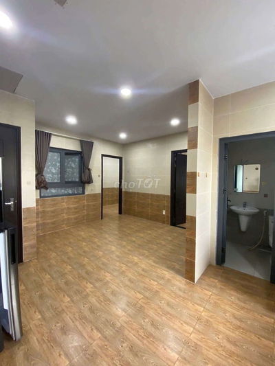 Căn hộ 2PN tách bếp full nội thất.