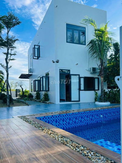 Bán villa 2 tầng 350m², có hồ bơi, trung tâm Hội An Đông