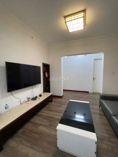 chính chủ bán căn hộ tập thể tầng 2 /3 căn góc sổ đỏ 70m/105m2
