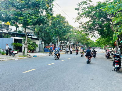 Bán lô đất diện tích khủng MT đường 10.5m Nguyễn Duy Trinh, gần Biển