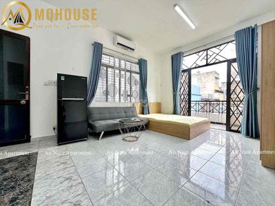 CHO THUÊ CĂN HỘ STUDIO BALCON RỘNG 45m2 NGAY NGÃ TƯ HÀNG XANH