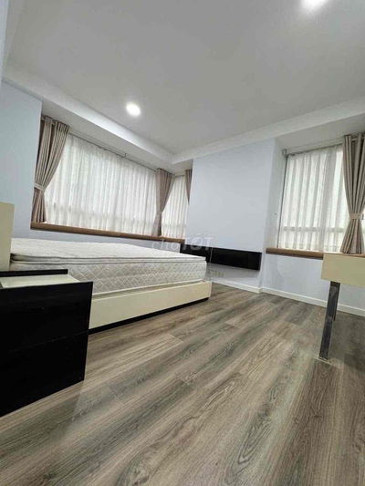 Cho thuê căn hộ Sunrise City Q7 Lh :