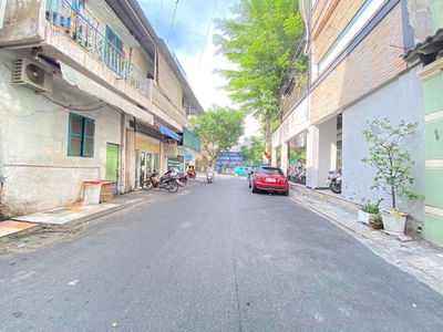 Ô TÔ NGỦ NHÀ NGAY LÊ VĂN SỸ - 3,8X15M - 3 TẦNG 2MT TRƯớC SAU.