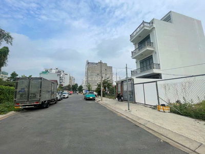 Bán Đất MT Đường Số 37 P.Tân Quy Q.7 Dt 9x20m Giá 21 tỷ