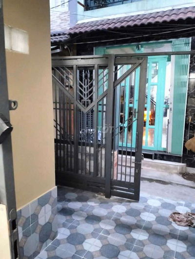 Nhà Huỳnh Tấn Phát Quận 7 cọc có 5trieu nhà rộng cổng rào mái Thái