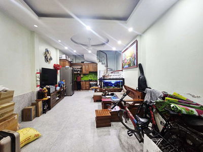 Bán nhà Pháo Đài Láng ngon: 35 m2, Mt 4m, 5 tầng, chỉ 7.79 tỷ