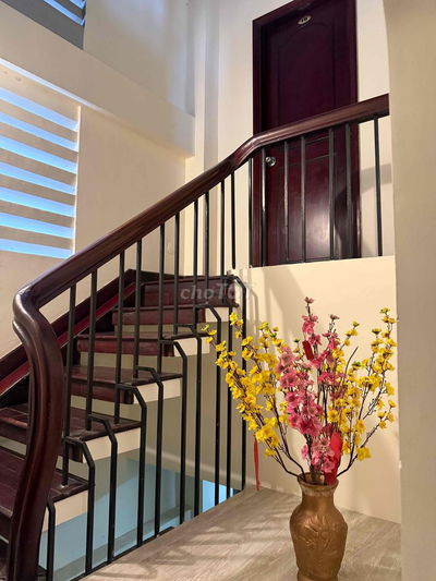 Cho thuê căn hộ xinh xinh mặt tiền Điện Biên Phủ giáp Quận 1.