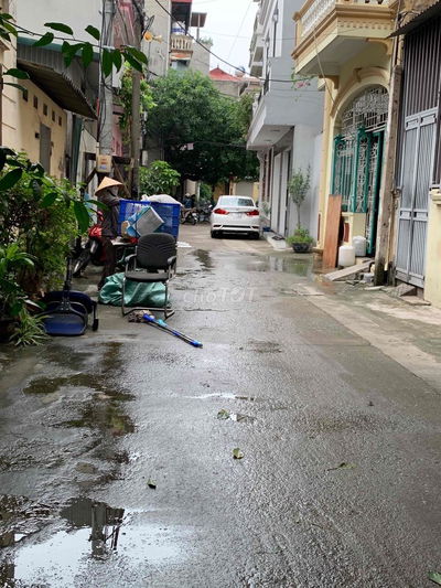 Nhà đẹp , giao thông tiện , ở gia đình đông người