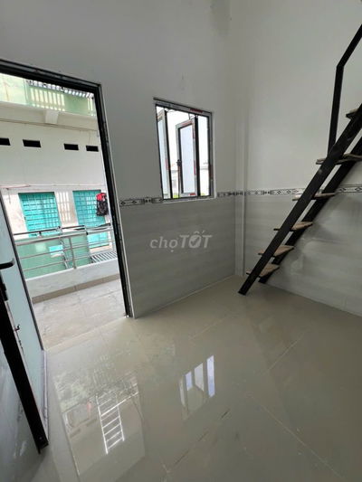 Phòng cho thuê đường Dương Quảng Hàm gác cao 2m cửa sổ trời