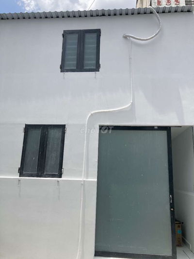 Cho thuê kioot có gác suốt mới xây