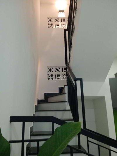 NHÀ KIỆT ÔTÔ HUỲNH NGỌC HUỆ