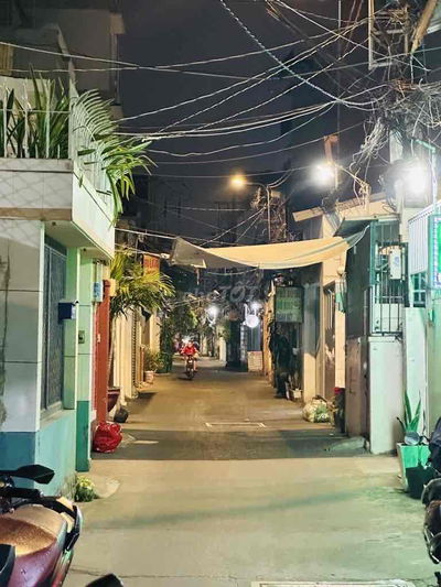 NẰM TRÊN TRỤC ĐƯỜNG BÙI ĐÌNH TUÝ HẺM XE HƠI CÁCH MẶT TIỀN 100m