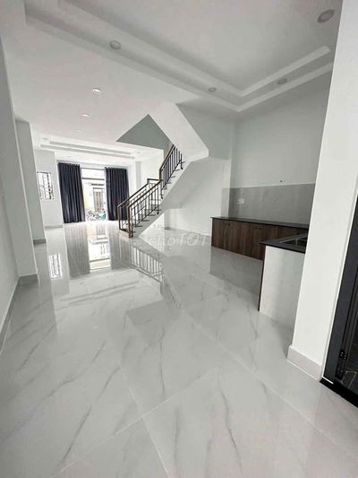 Nhà mới đẹp,5pn5wc cách ủy ban vài bước, kế bên trường Ng Hiền , CA.