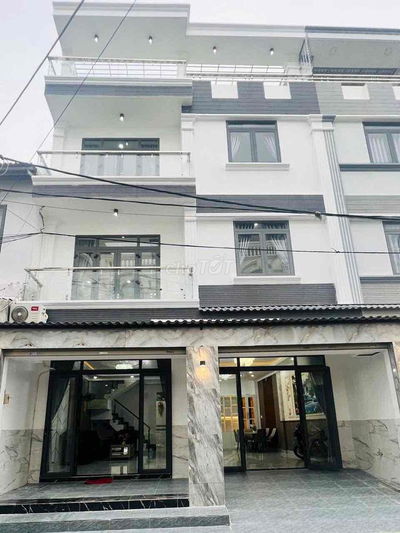 NHÀ RỘNG MÊNH MÔNG NGANG 8 DÀI 12M ĐƯỜNG HUỲNH TẤN PHÁT NHÀ BÈ.