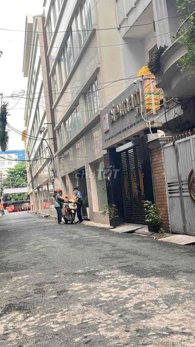 BÁN CHDV ĐƯỜNG NÚI THÀNH, Thang Máy, 13 phòng, hẻm 6m, 5 tầng, 12.3 ty