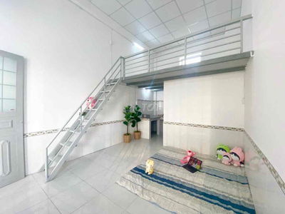 Phòng trọ giá tốt 40m2 ngay Lê Văn Việt, khu công nghệ cao, ngã tư TĐ