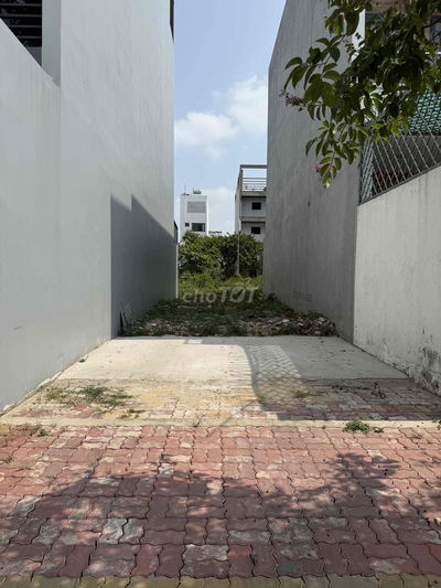 Bán lô đất Quận 8 - đường phạm thế hiển
