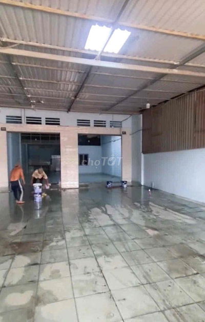 Mb kinh doanh sầm uất , Phan Văn hớn , làm xưởng, kho, gara , mai....