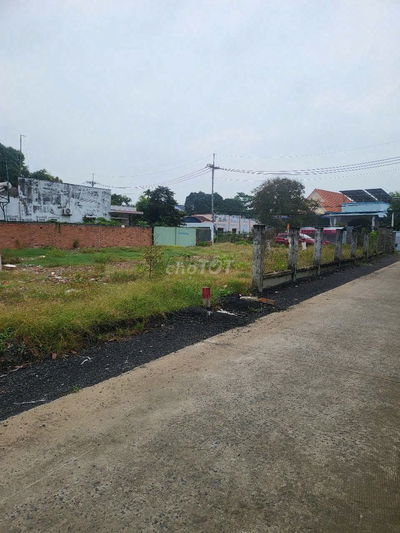 Lô góc Suối Lội, Tân Thông Hội Củ Chi 200m2 Chủ cần bán gấp 710 triệu