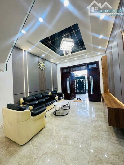 Sang tên ngay căn nhà Nguyễn Thái Sơn, Gò Vấp. Giá: 2 tỷ 400 triệu, sổ hồng riêng