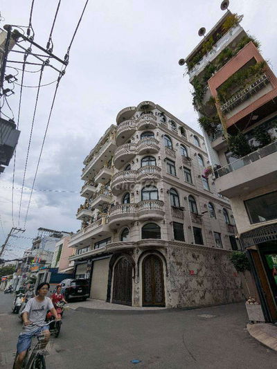 Nhà mặt phố