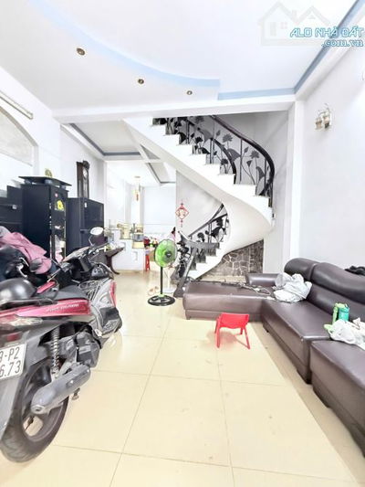 Bán Nhà Hẻm Ô Tô ,Bùi Thế Mỹ ,52M2,4 Tầng ,phường 10,Quận Tân Bình ,chỉ 8.X tỷ