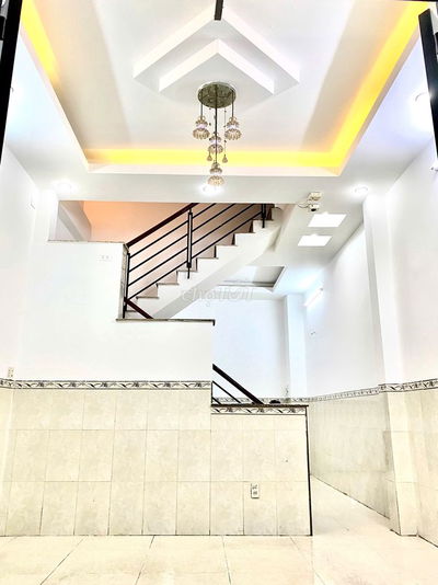 nhà 4 PHÒNG NGỦ CMT8 4X10.CÓ SÂN THƯỢNG