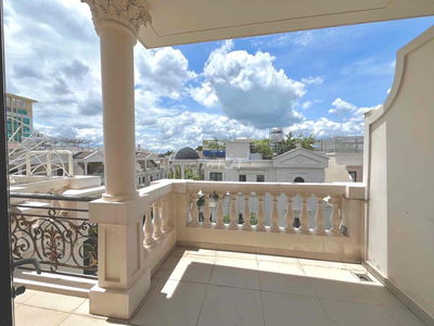 văn phòng cityland sẵn đồ, có ban công, thang máy, wc riêng