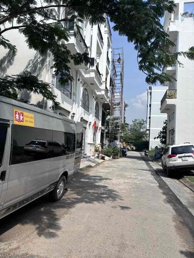 Đất thổ cư đường Hoàng Quốc Việt, Phường Phú Mỹ, Quận 7.