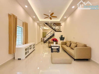 Bán ngay căn nhà Hoàng Việt, Tân Bình/ DT 63,2m2/ Giá 2 Tỷ 730Tr/ SHR/ Hẻm OTO 5,5m